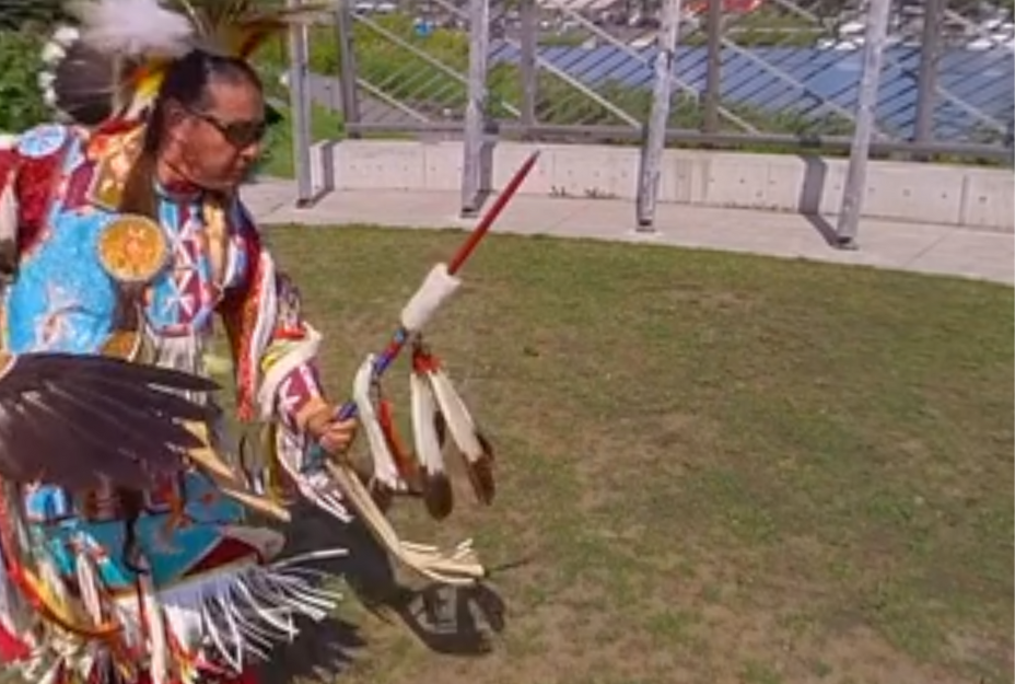 Men’s Northern Traditional Dance – Shake-Up/Sneak-Up